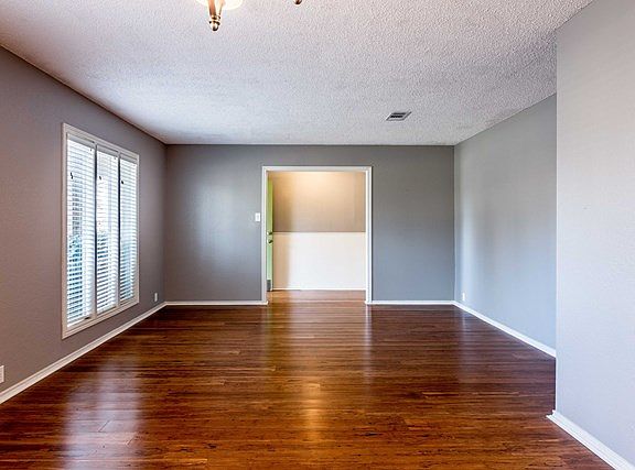 5th image of 2805 Haynes Dr