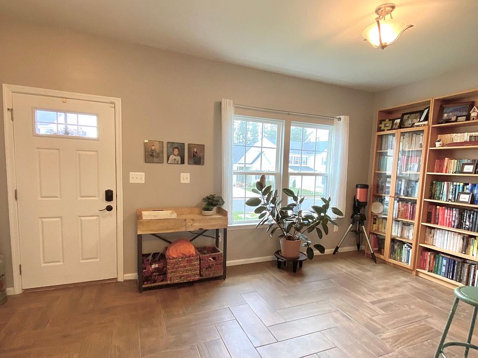 1st image of 9411 Wood Creek Cir