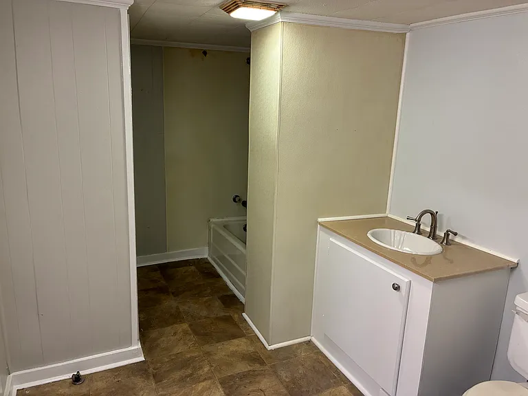 227 N Western Ave — Photo 7