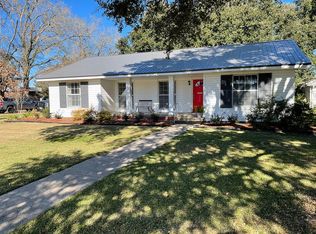 140 W Barbin St, Marksville, LA 71351