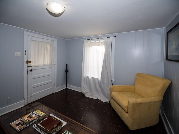 3rd image of 1364 Moss St #B