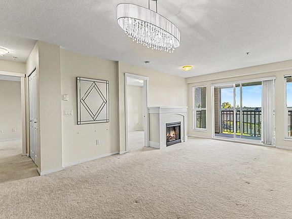 3rd image of 3082 Dayanee Springs Blvd #201