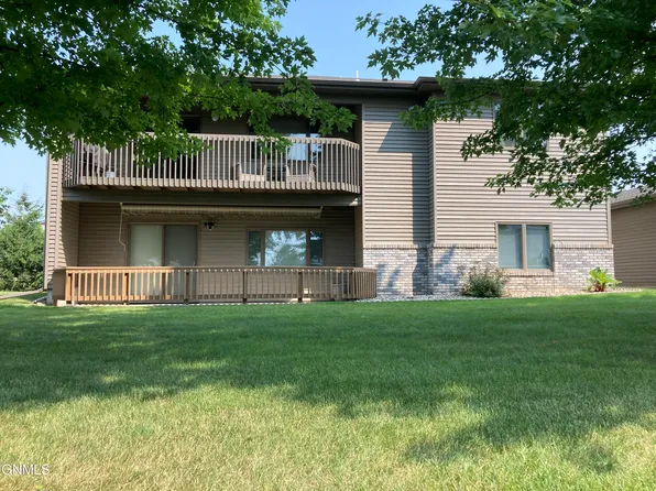 717 Bridgeport Dr Unit 2, Bismarck, ND 58504