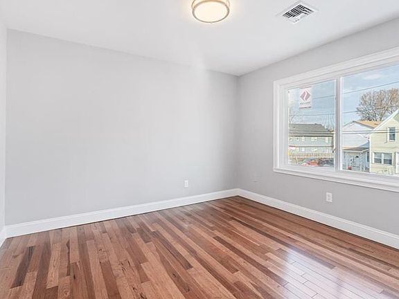 5th image of 95 Wainwright St #1