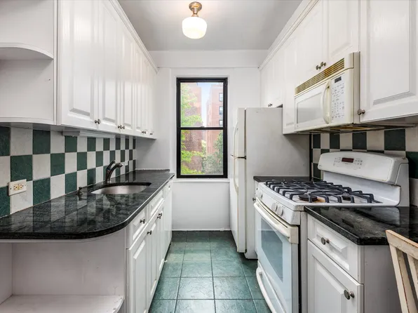 72 Park Terrace West image 12 of 18