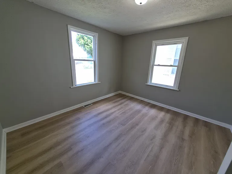 925 N Somerset Ave — Photo 16