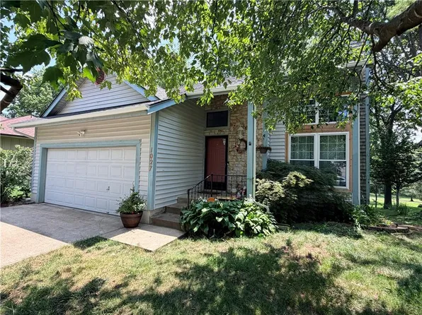 1027 NE Mulberry St, Lees Summit, MO 64086
