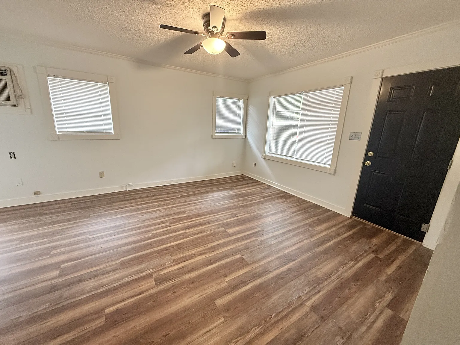 300 Richard Street - 1 — Photo 4