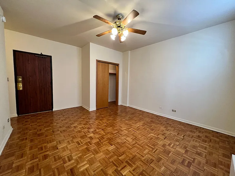 620 W Belmont — Photo 15