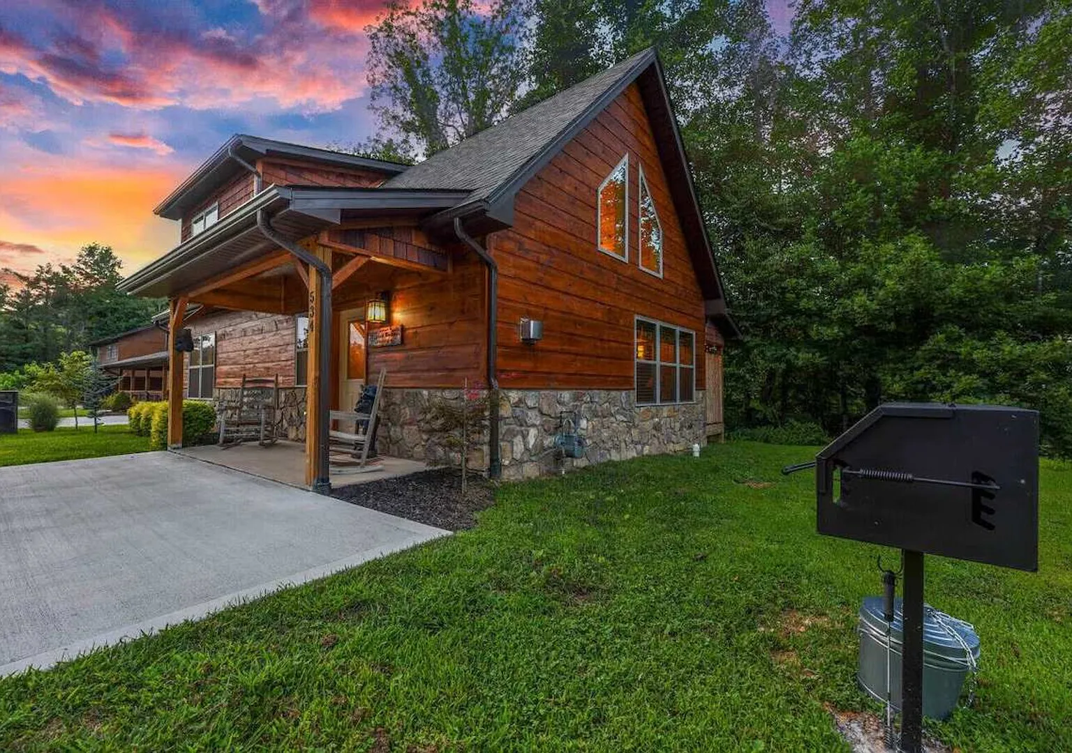 Bear Views | Hot Tub | Fireplace | Easy Access — Photo 1
