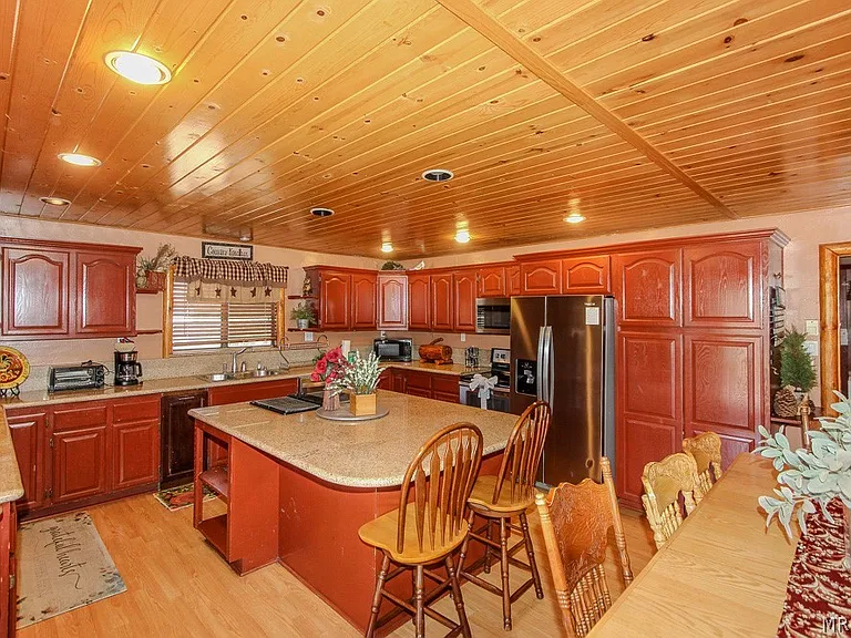 46784 Pioneertown Rd — Photo 9