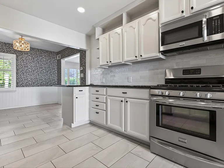 331 Victory Ct — Photo 12