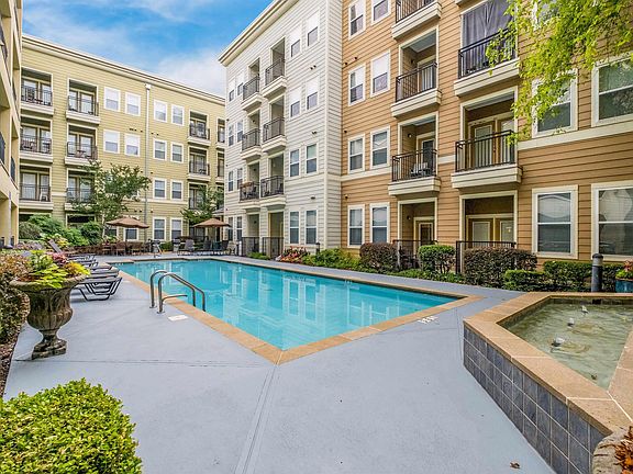 4th image of 401 20th St S Unit 127