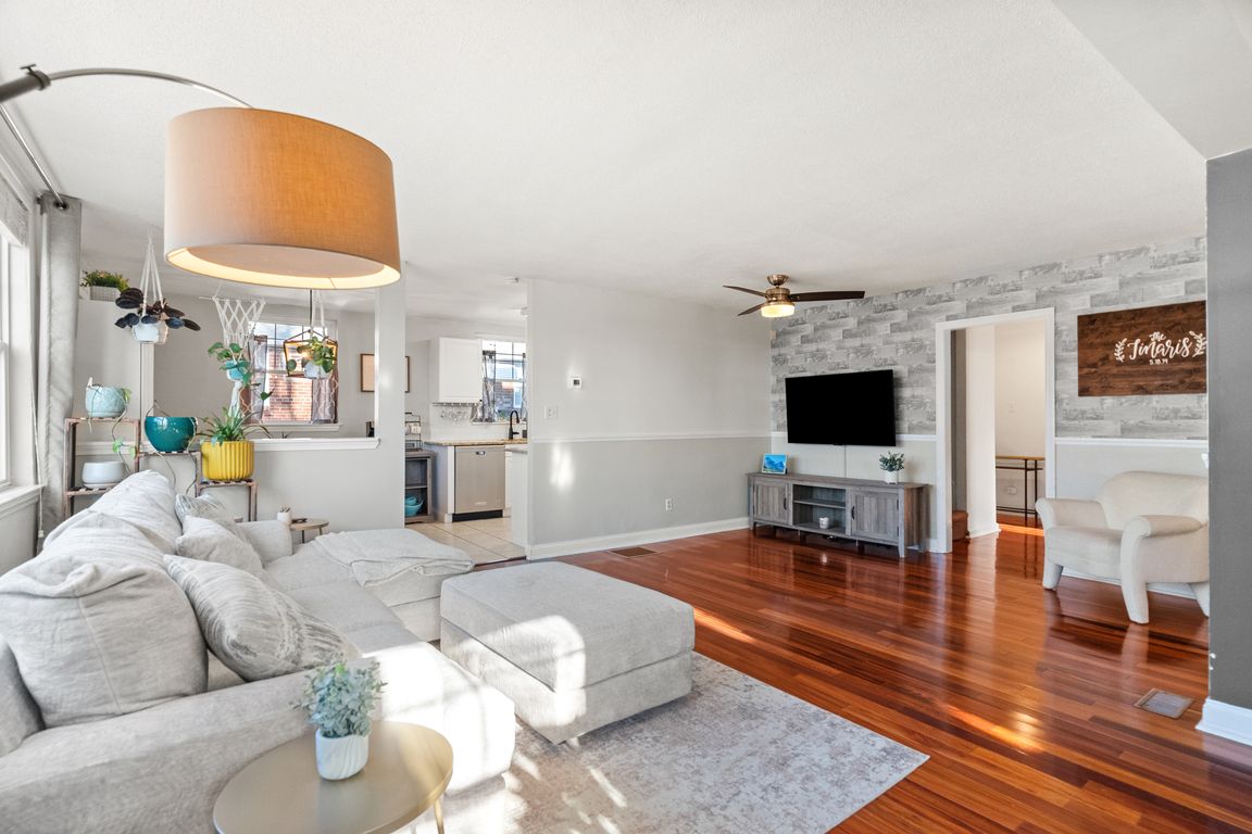 next background image