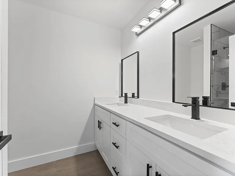 8205 Carver Rd #B — Photo 14