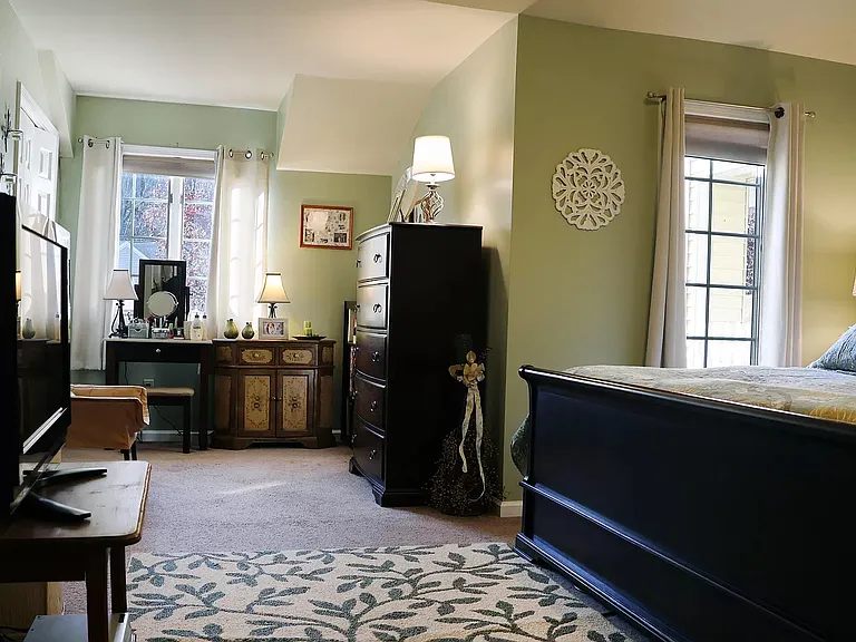 492 Meadow Ln — Photo 8