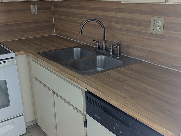 5th image of 295 NW 72nd Ave APT 412