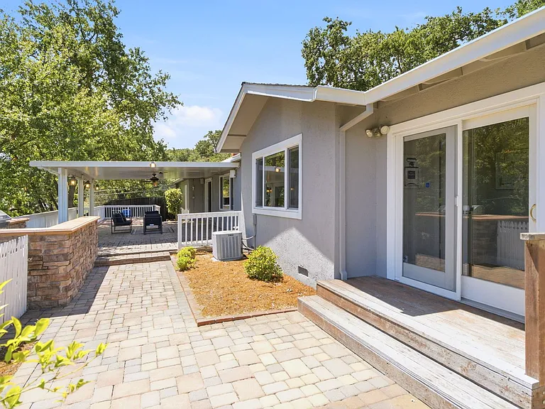 930 Sousa Dr — Photo 9