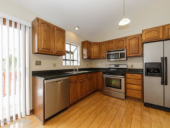 4th image of 1249 Bunker St