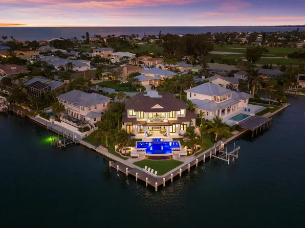 621 N Point Dr, Holmes Beach, FL 34217