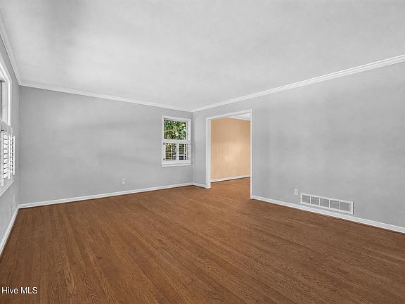 4th image of 2920 Hampshire Drive