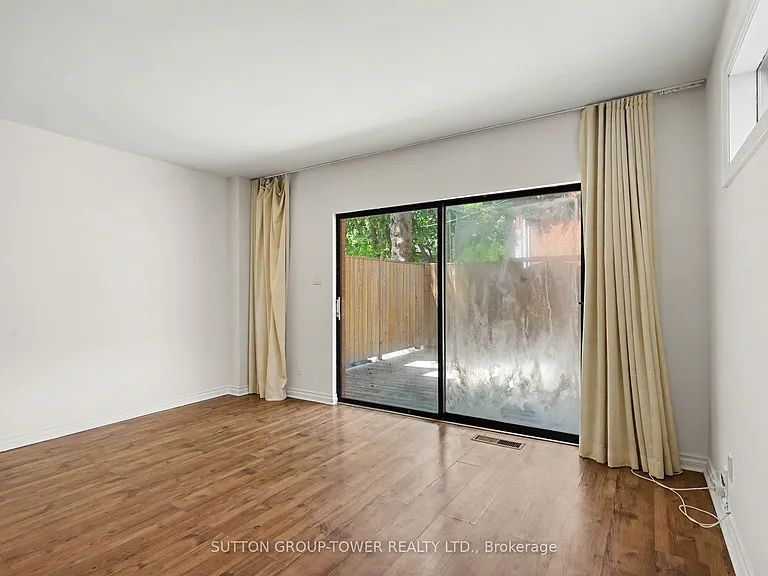 118 Castlefield Ave — Photo 10