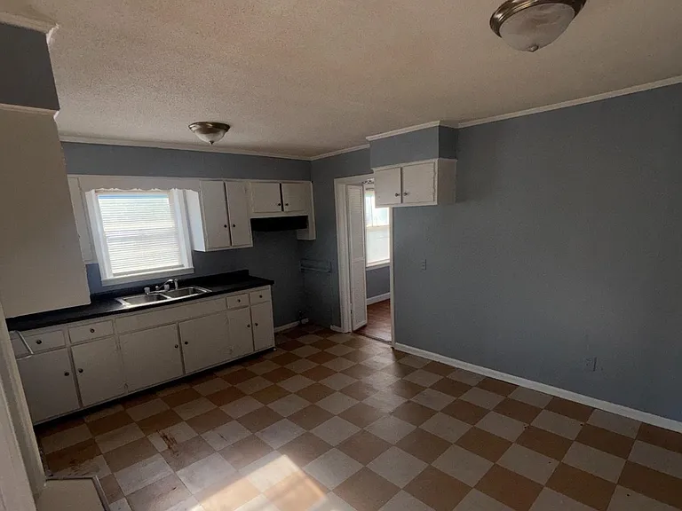 3237 Harris Ave — Photo 6