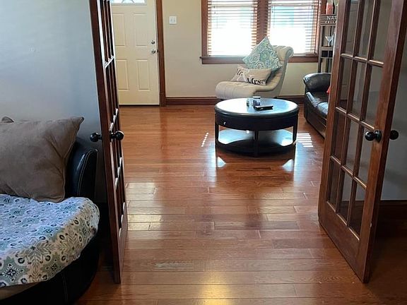 5th image of 5249 Botanical Ave