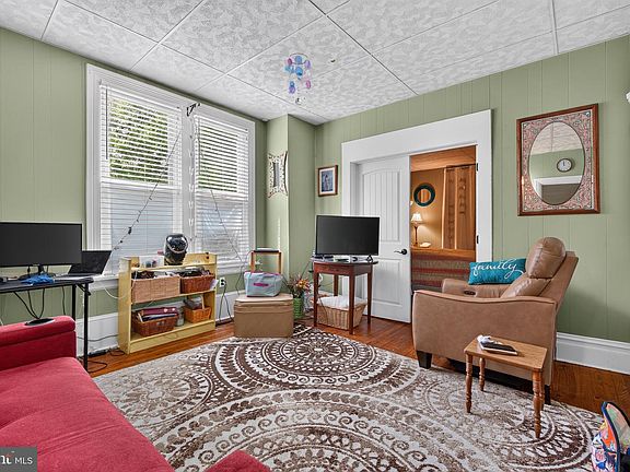 4th image of 325 Park Ave