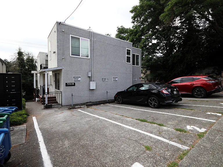 5018 11th Ave NE #C — Photo 13