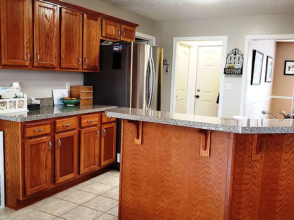2nd image of 124 Tuscany Ln