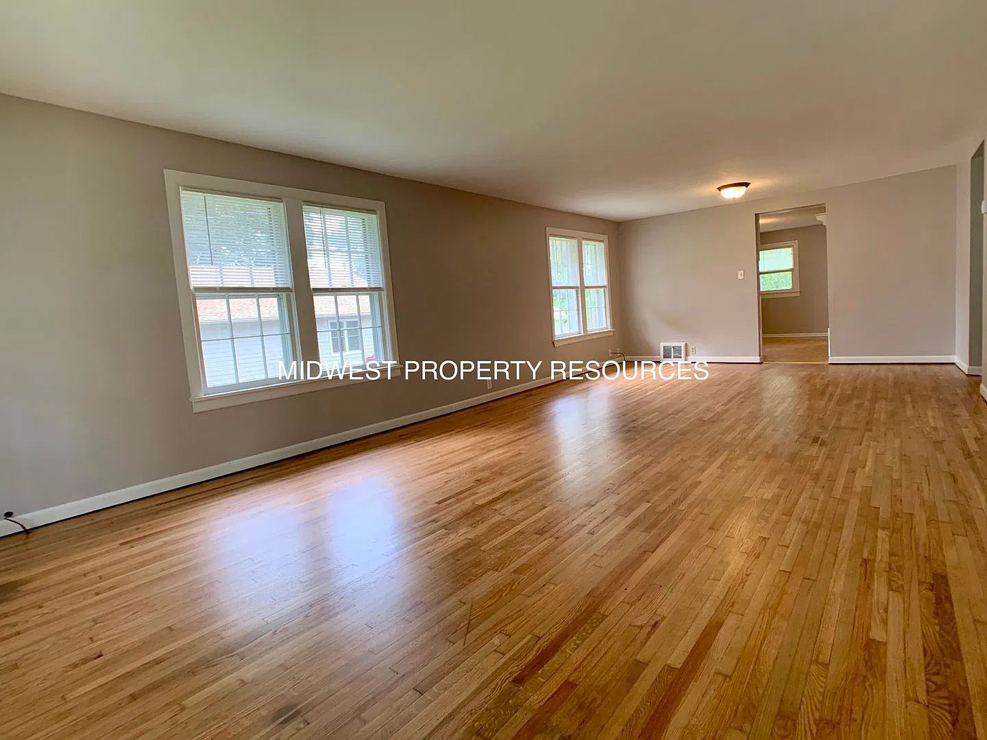 Adorable Bungalow in Downtown Lees Summit! — Photo 3