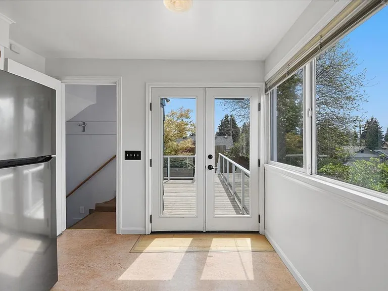 3733 SW Webster St — Photo 7