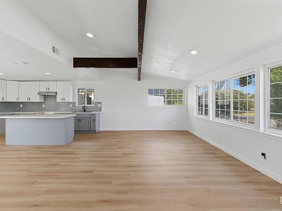 5th image of 1004 Radcliffe Ave