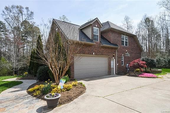 2nd image of 614 Old Hollow Ct