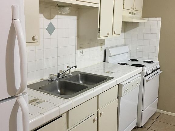 2 BEDROOM 1 BATH (KITCHEN)