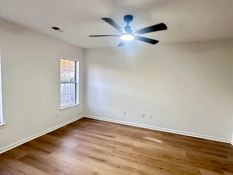 210 Barnwell St — Photo 15