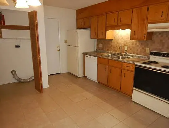 2114 Hollyhill Rd #1 — Photo 3
