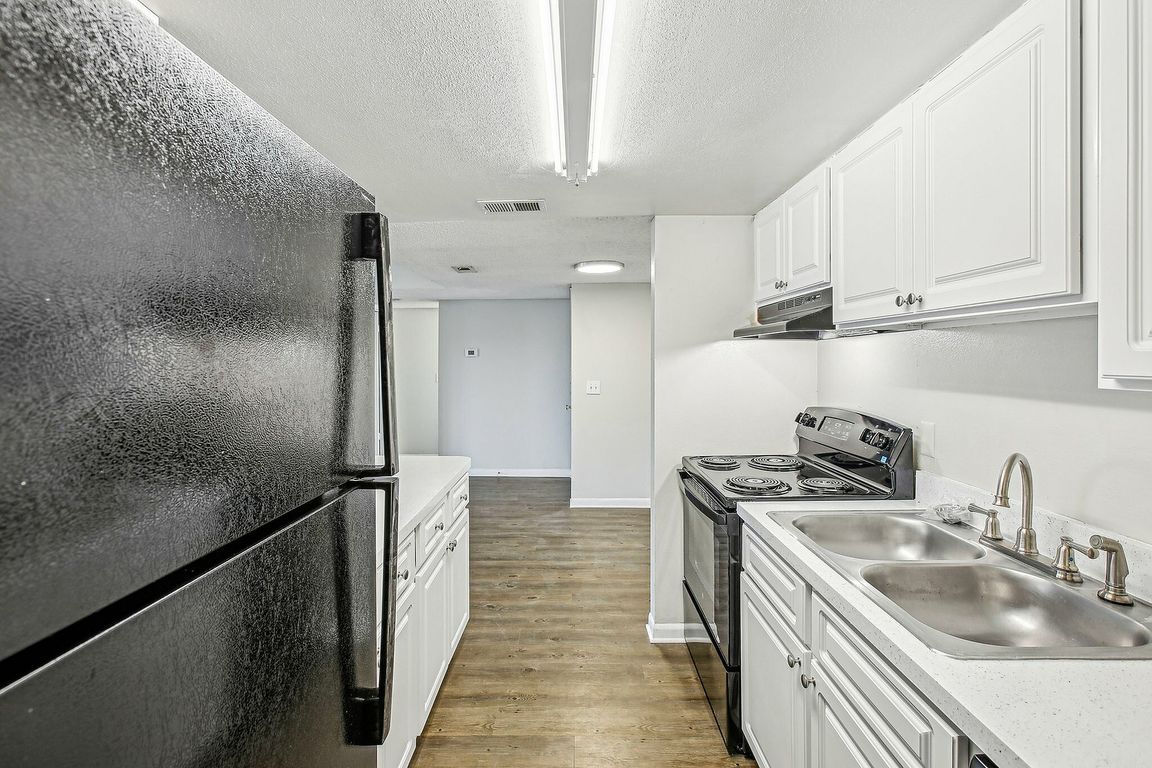 Flamingo Executive Galley Kitchen