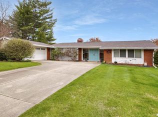 1320 W Holly Hedges Dr, Peoria, IL