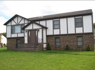 2 White Ct, Norwood, NJ 07648