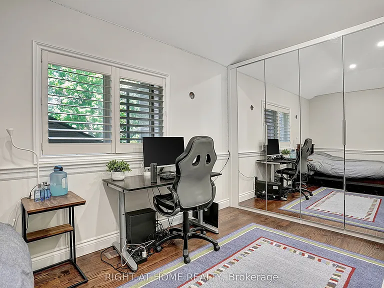 461 Lakeshore Rd W — Photo 28