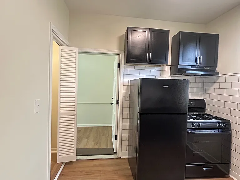 1006 W 77th St #2 — Photo 8