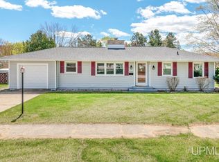 1605 17th Ave S, Escanaba, MI 49829