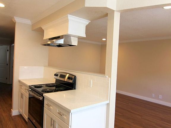 4th image of 3730 Moorpark Ave APT 13