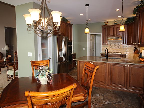 5th image of 2025 Lincoln Dr