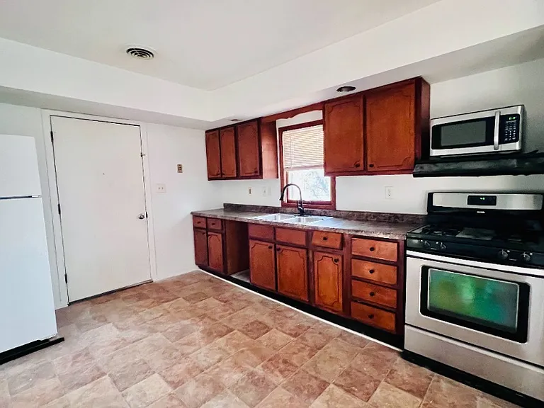 Kitchen and dining room space