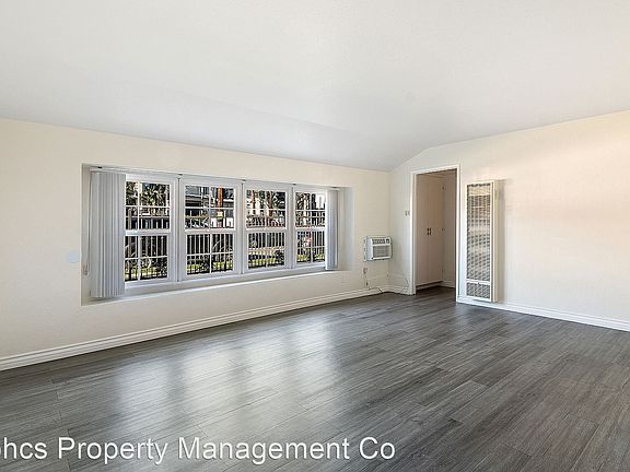 4th image of 20326 Saticoy St APT 2