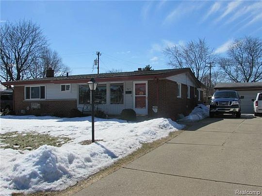 2nd image of 9675 Garden St