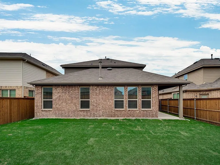 16700 Lincoln Park Ln — Photo 35